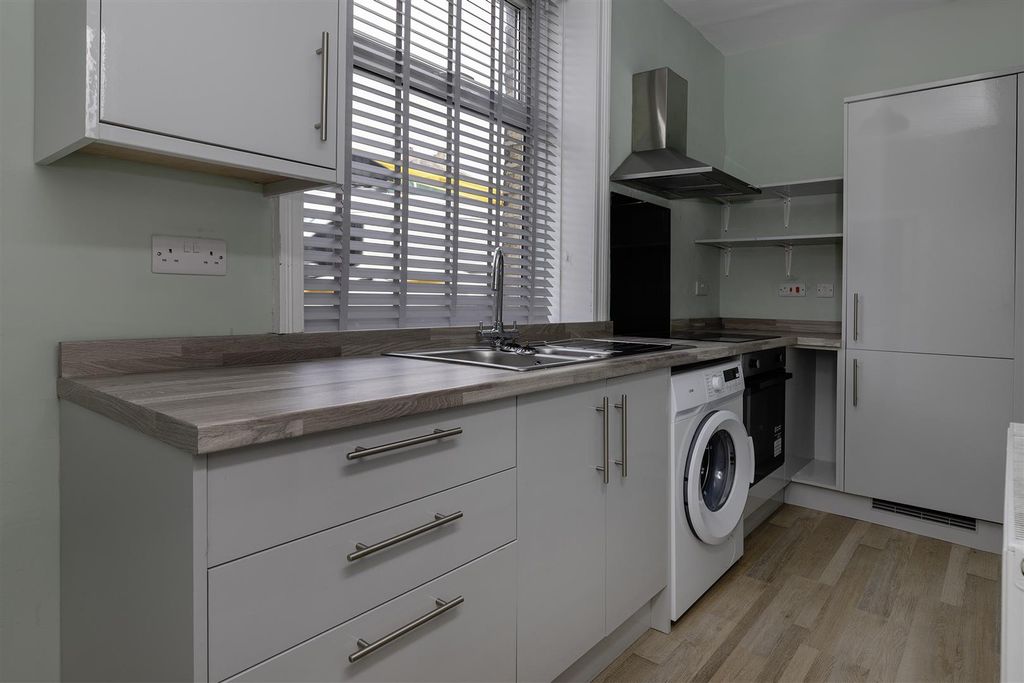 Property photo 2 of 19 Kitchen