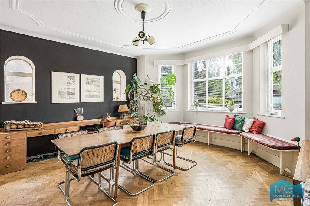 Property photo 2 of 49 Picture No. 24