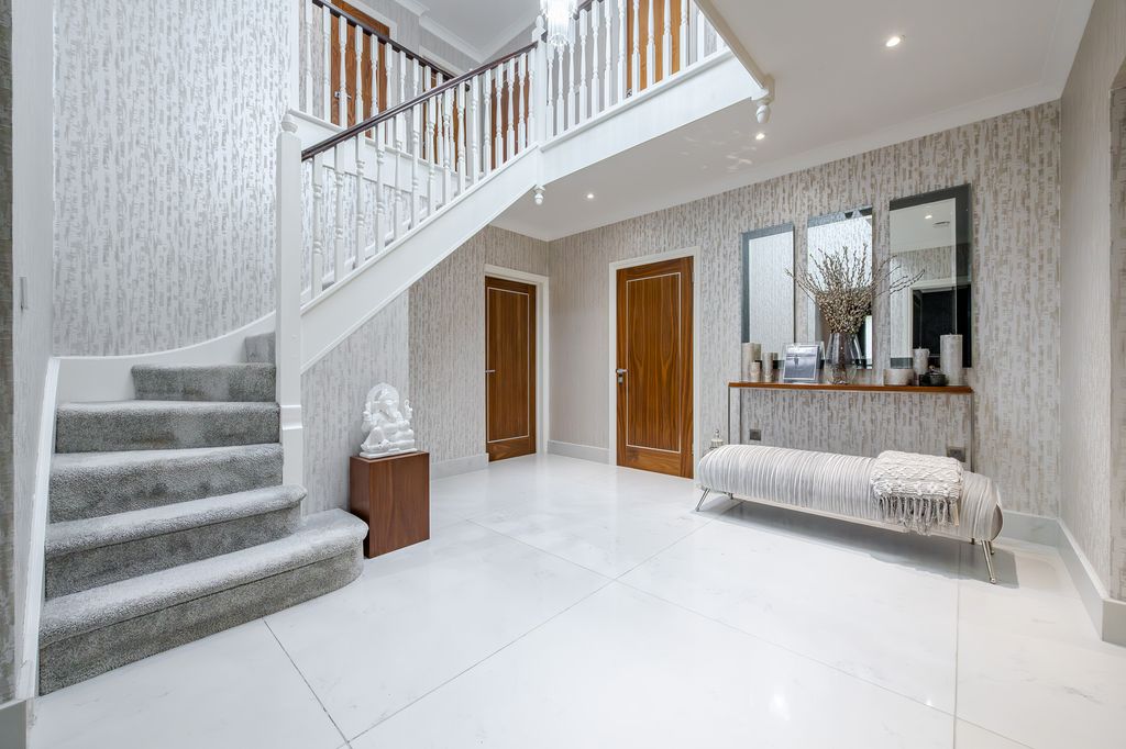 Property photo 2 of 24