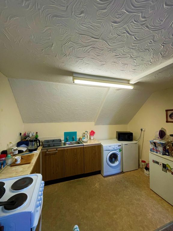 Property photo 3 of 6 Kitchen