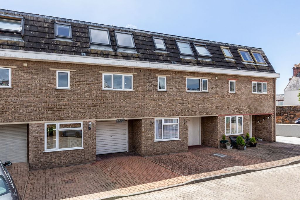 Property photo 1 of 31