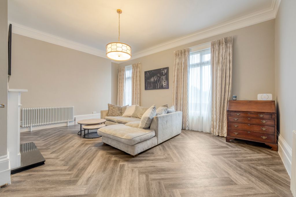 Property photo 2 of 21 Picture No. 41