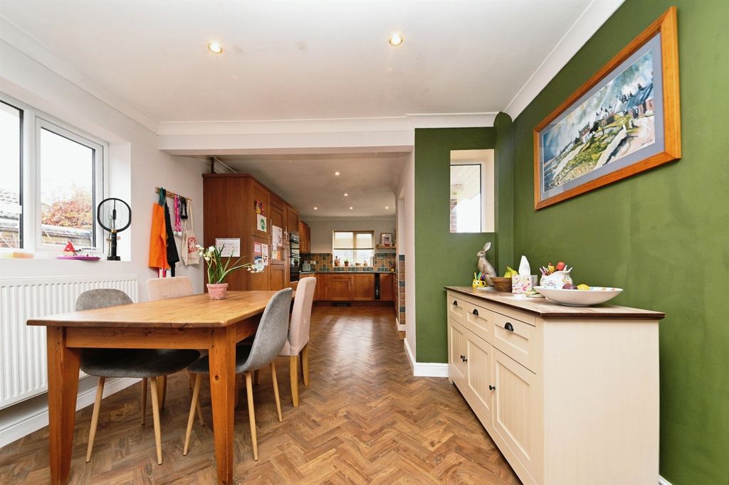 Property photo 2 of 21