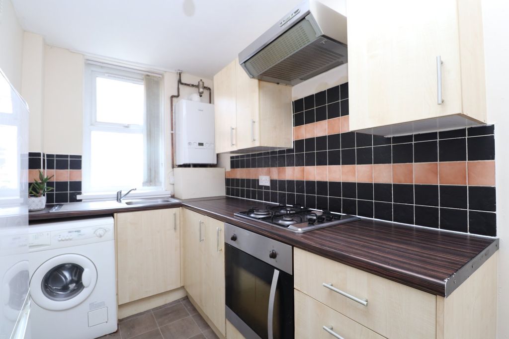 Property photo 2 of 10 Kitchen