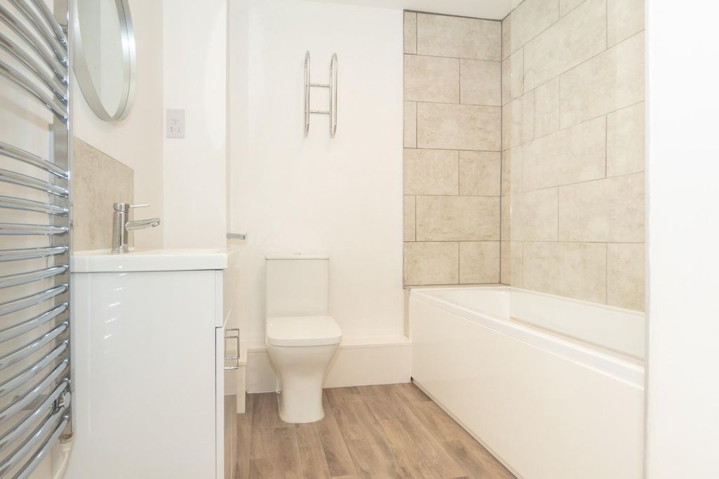 Property photo 2 of 20 Bathroom