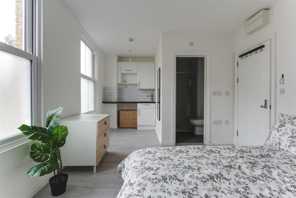 Property photo 1 of 12 1-3 Chatsworth Road (Studios)-15.Jpg