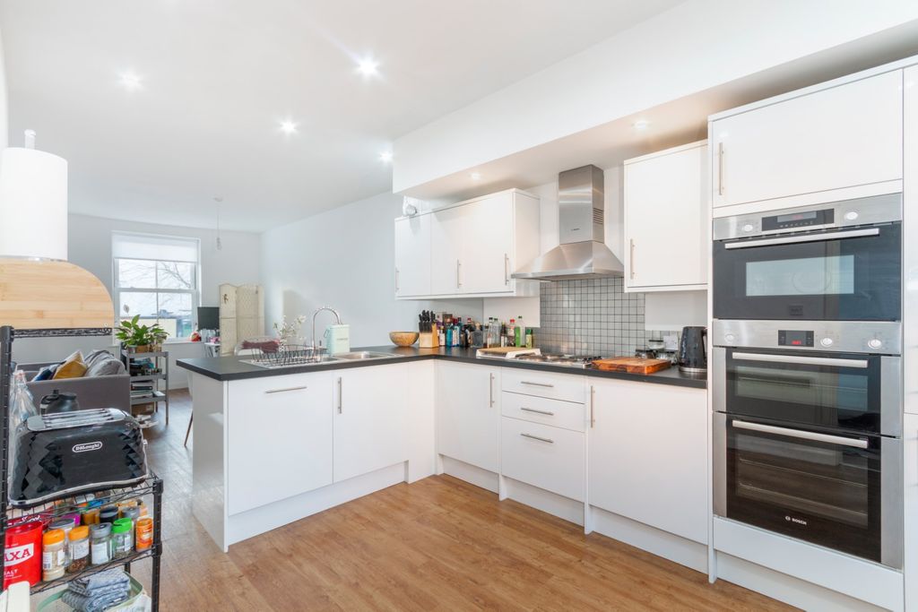 Property photo 3 of 7 Kitchen