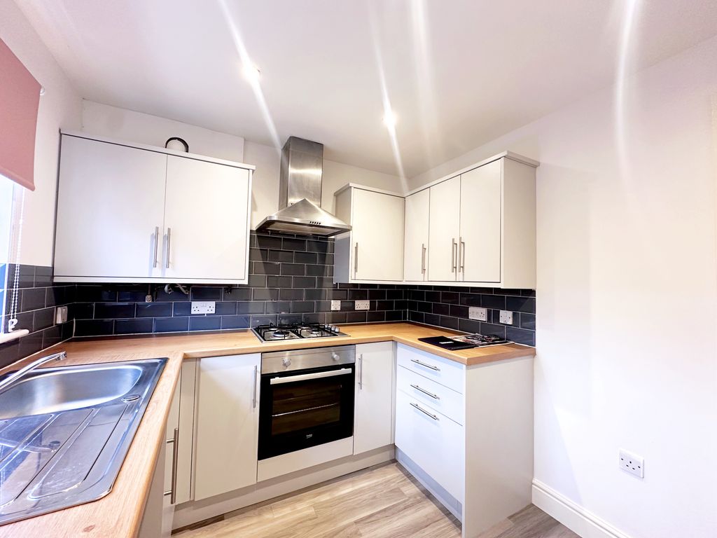 Property photo 1 of 6 Kitchen