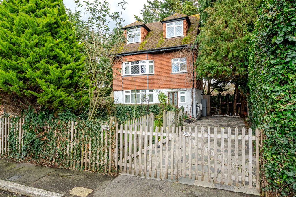 Property photo 1 of 18 External