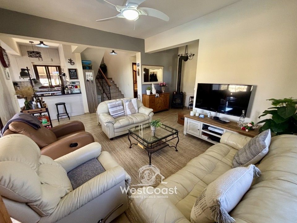 Property photo 2 of 46