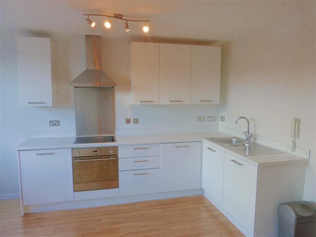 Property photo 3 of 6 Kitchen