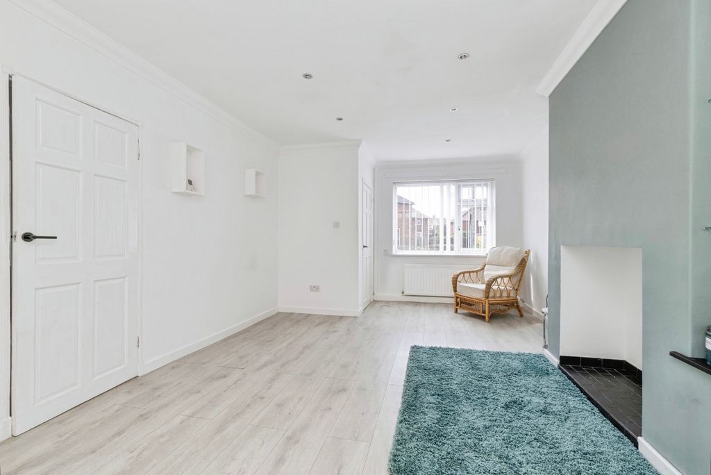 Property photo 3 of 16 Pbox-Img.Jpg