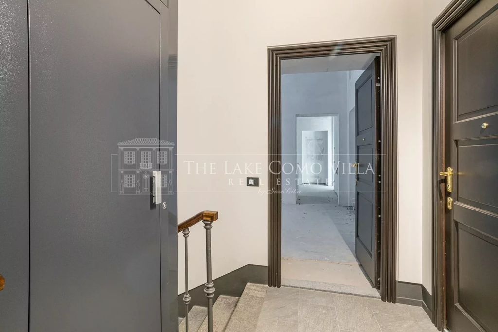 Property photo 2 of 41 Como The Lake Como Villa-Palazzo Parini Via Diaz 131