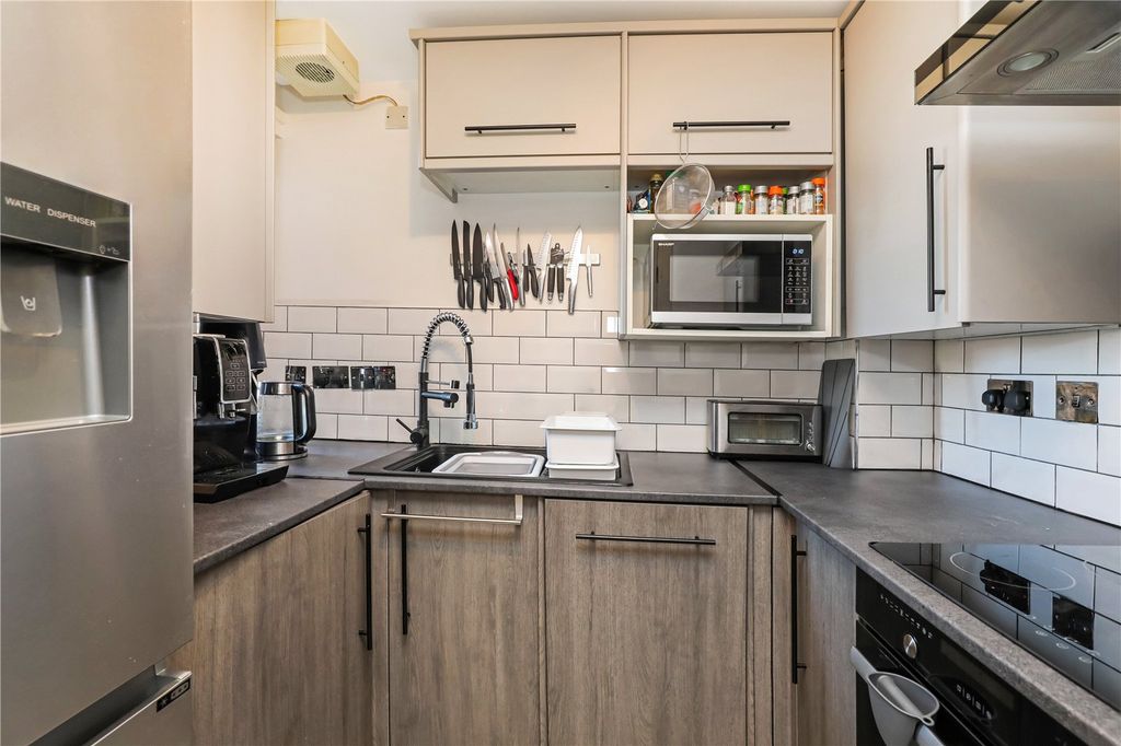 Property photo 3 of 18 Kitchen
