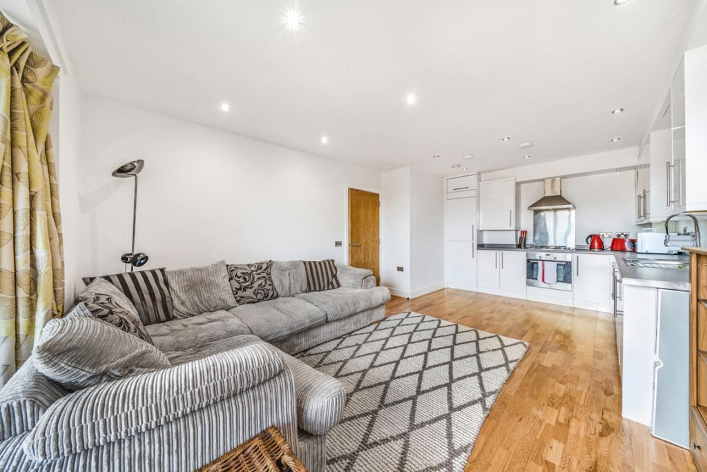 Property photo 1 of 8 1018698 (3)