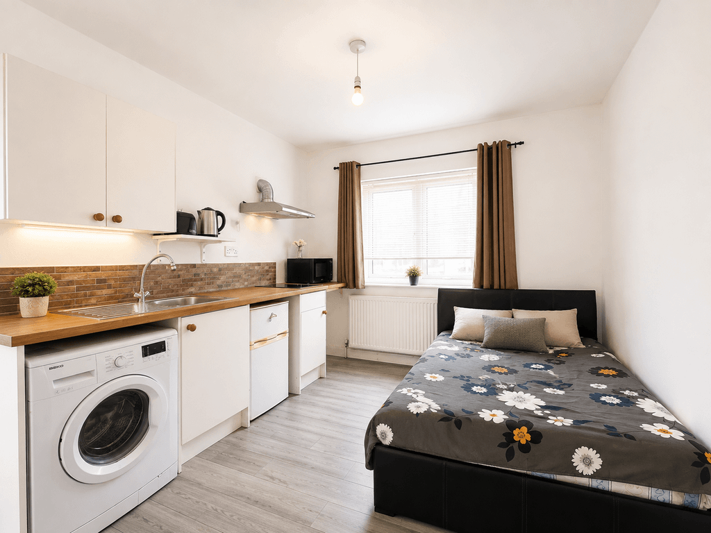 Property photo 1 of 7 Studio Flat To Rent
