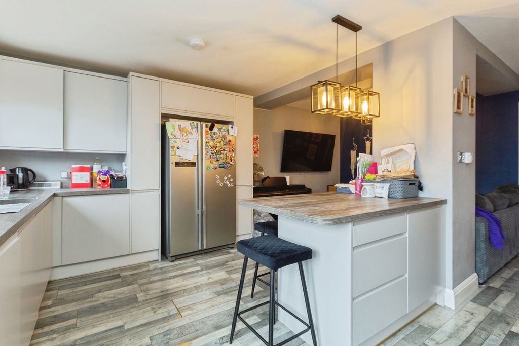 Property photo 2 of 15 Pbox-Img.Jpg