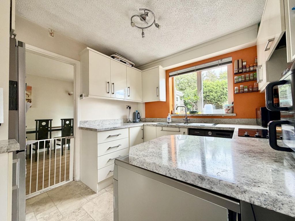Property photo 2 of 16 Kitchen