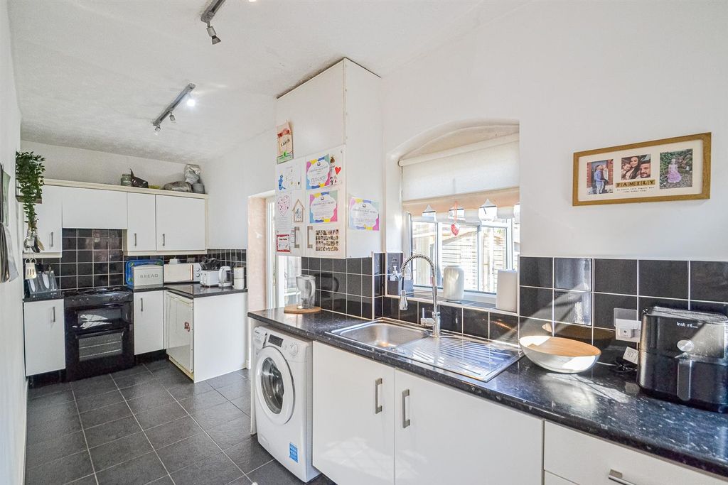 Property photo 3 of 16 Dining Kitchen