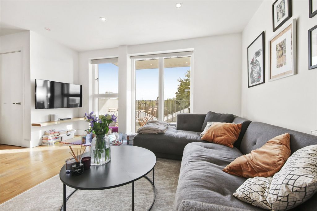 Property photo 1 of 11