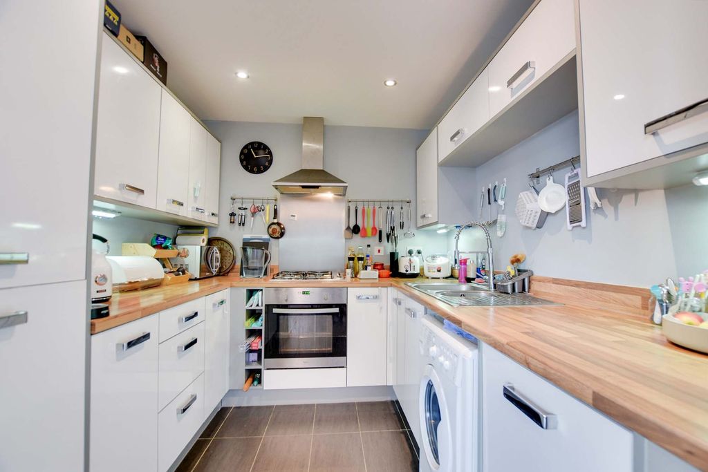 Property photo 3 of 15