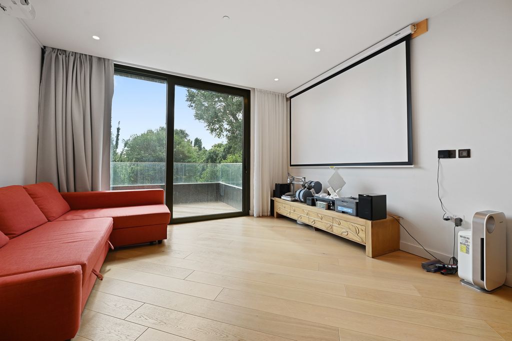 Property photo 2 of 7