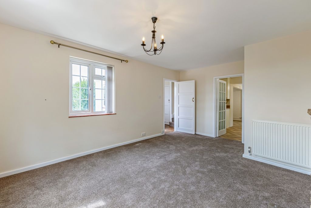 Property photo 3 of 25 112705_White Hous...