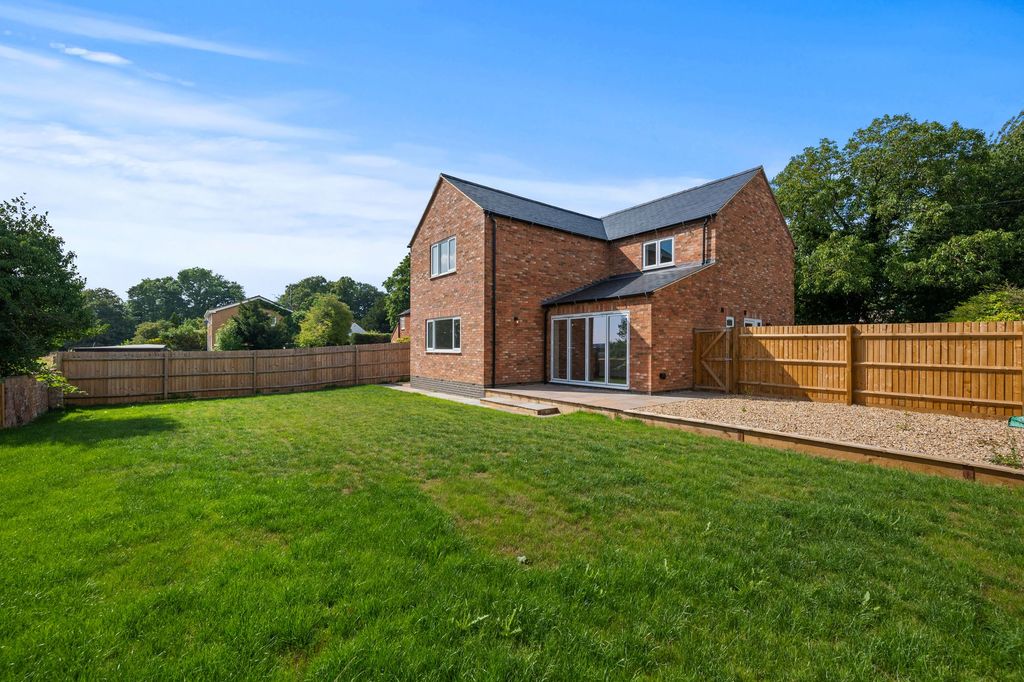 Property photo 1 of 48 Garden 2