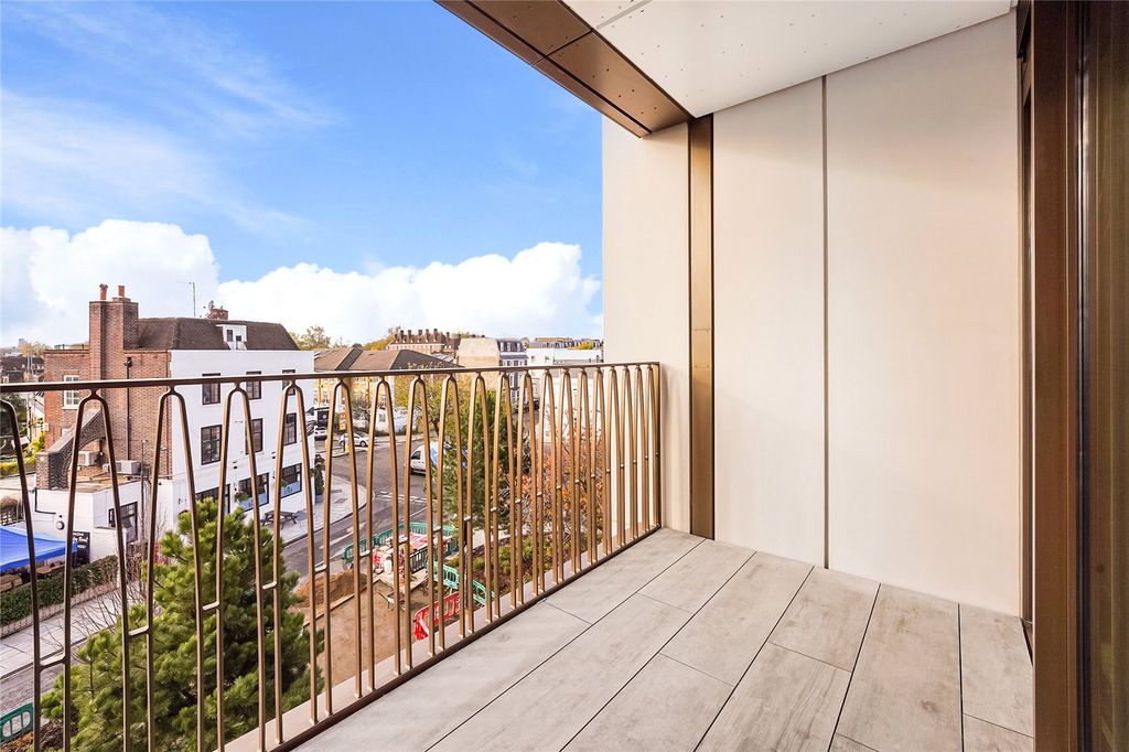 Property photo 3 of 18 Balcony