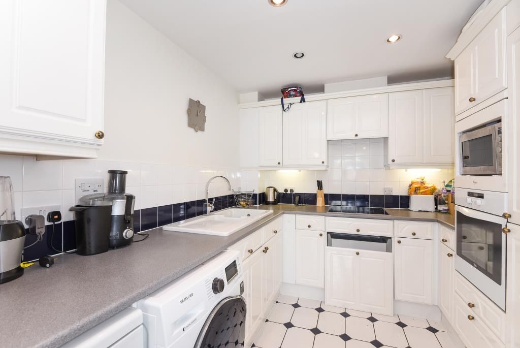 Property photo 2 of 10 Kitchen