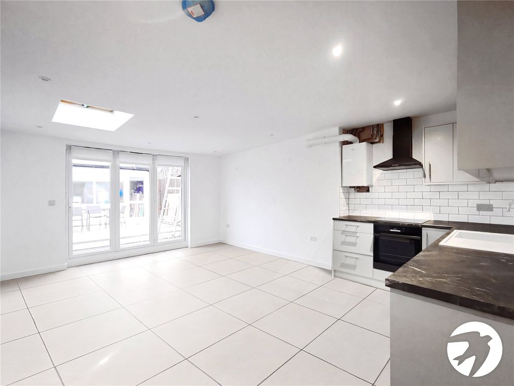 Property photo 2 of 12 Picture No. 05