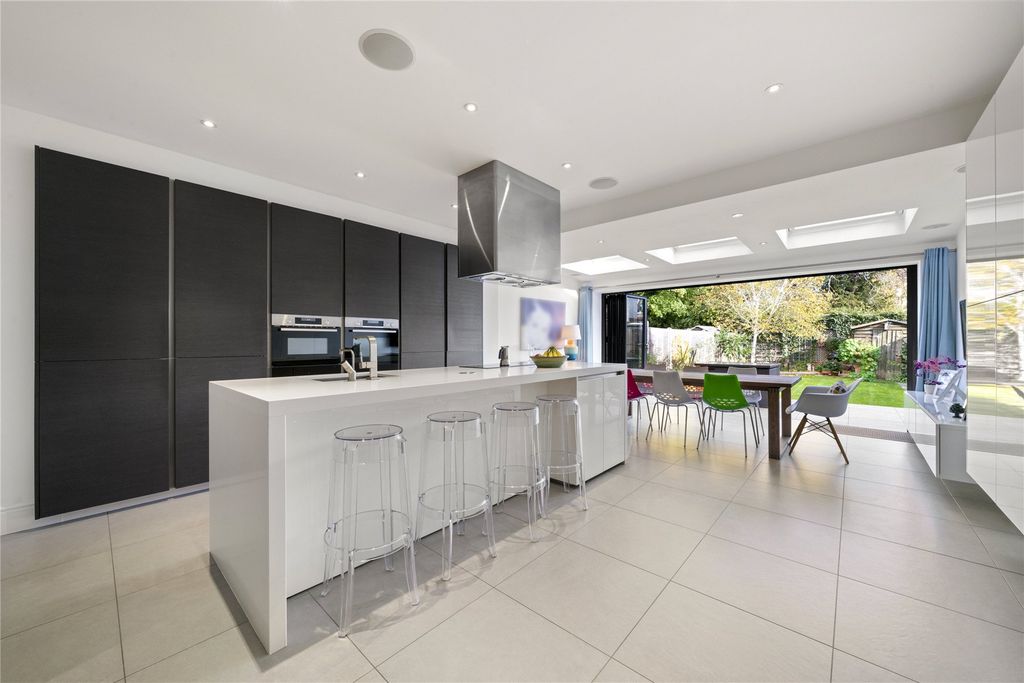 Property photo 2 of 14 Picture No. 18