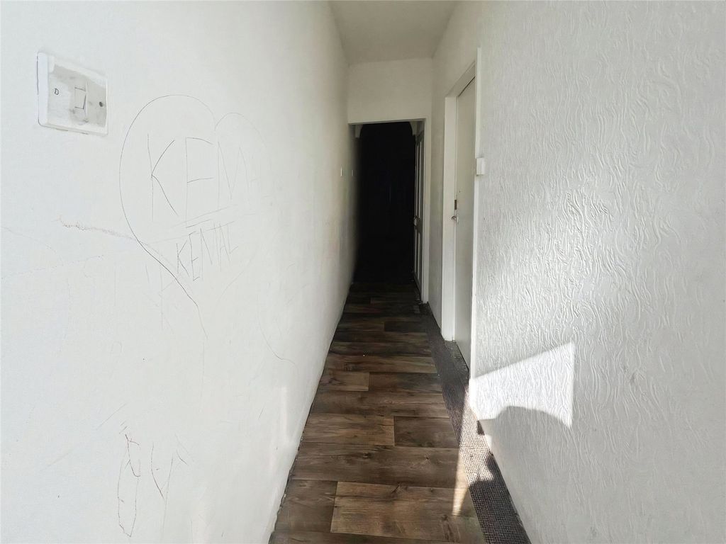 Property photo 2 of 13 Entrance Hall