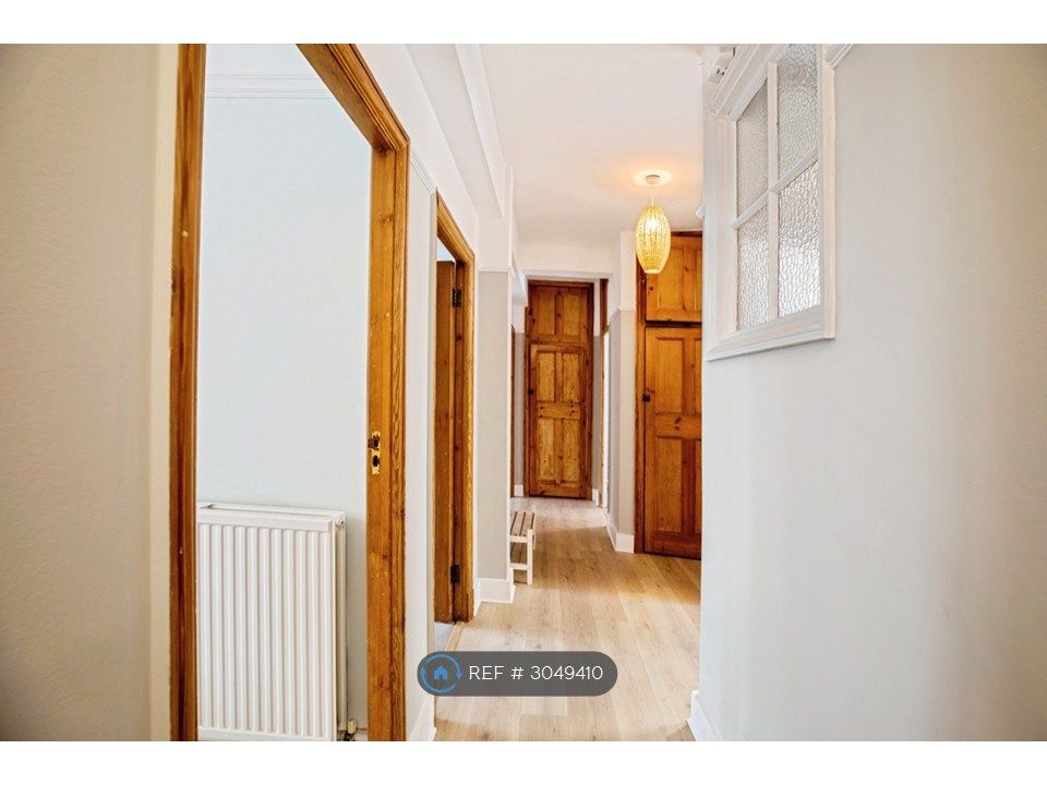 Property photo 2 of 18 Hallway