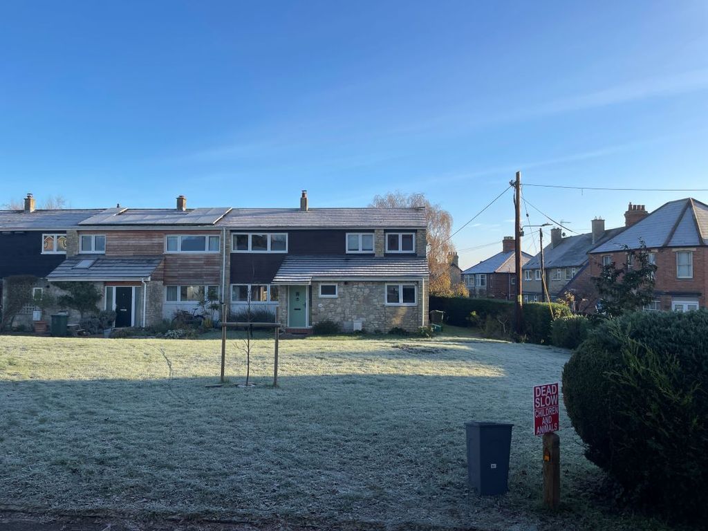 Property photo 1 of 28