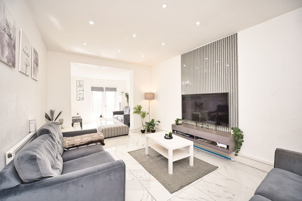 Property photo 2 of 23