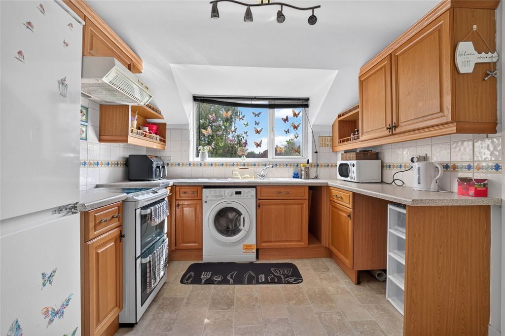 Property photo 3 of 8 Kitchen
