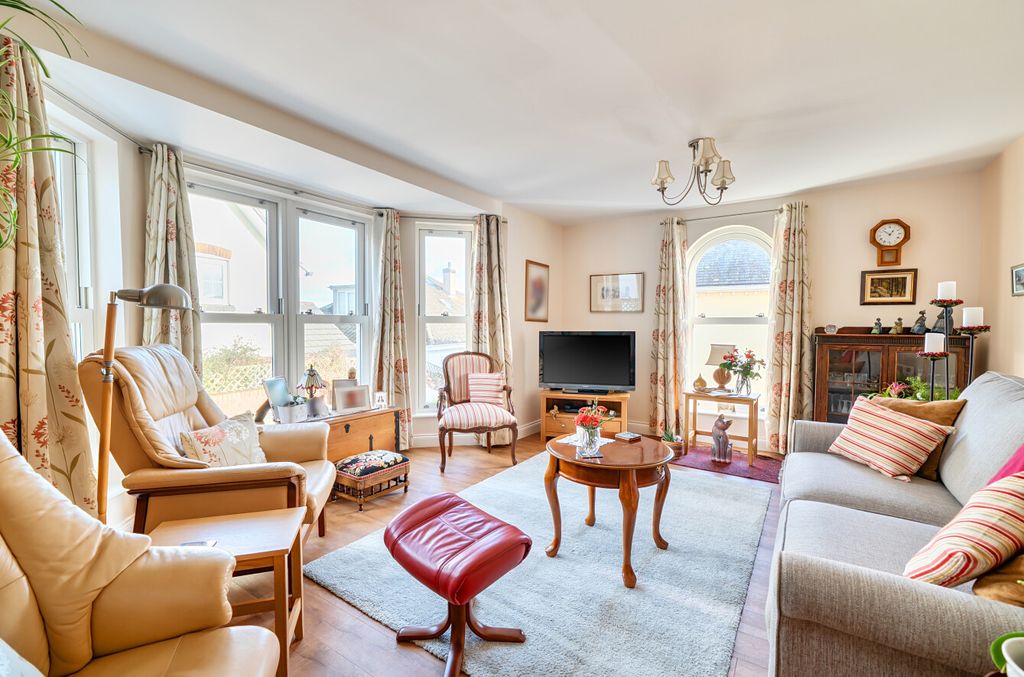 Property photo 2 of 19 Reception