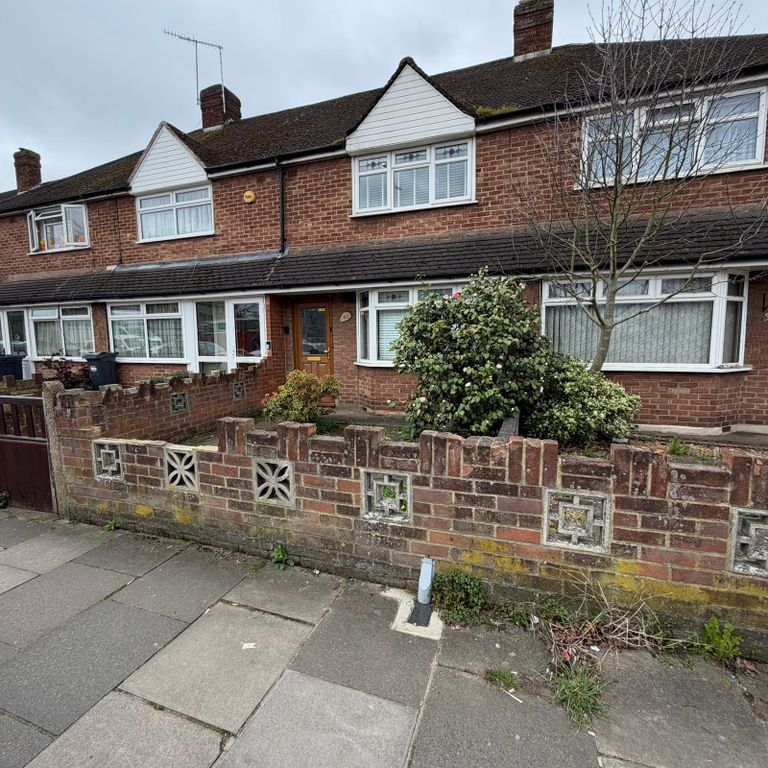 Property photo 1 of 8 2 Bed Terraced House To Rent Hampton Road West, Feltham Tw13