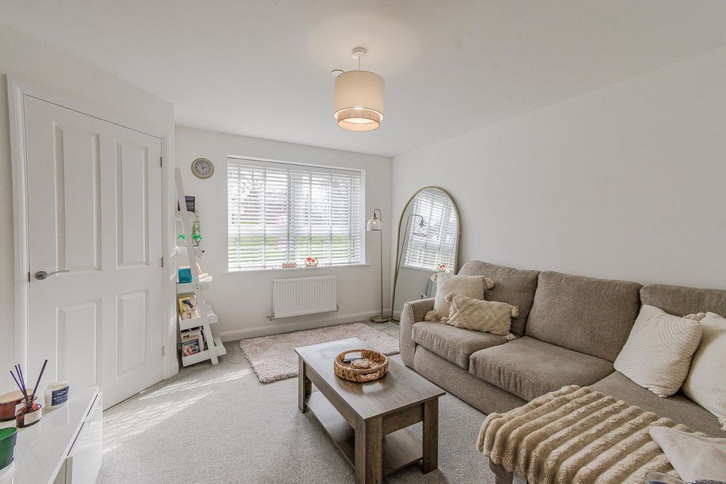 Property photo 3 of 25 Living Room