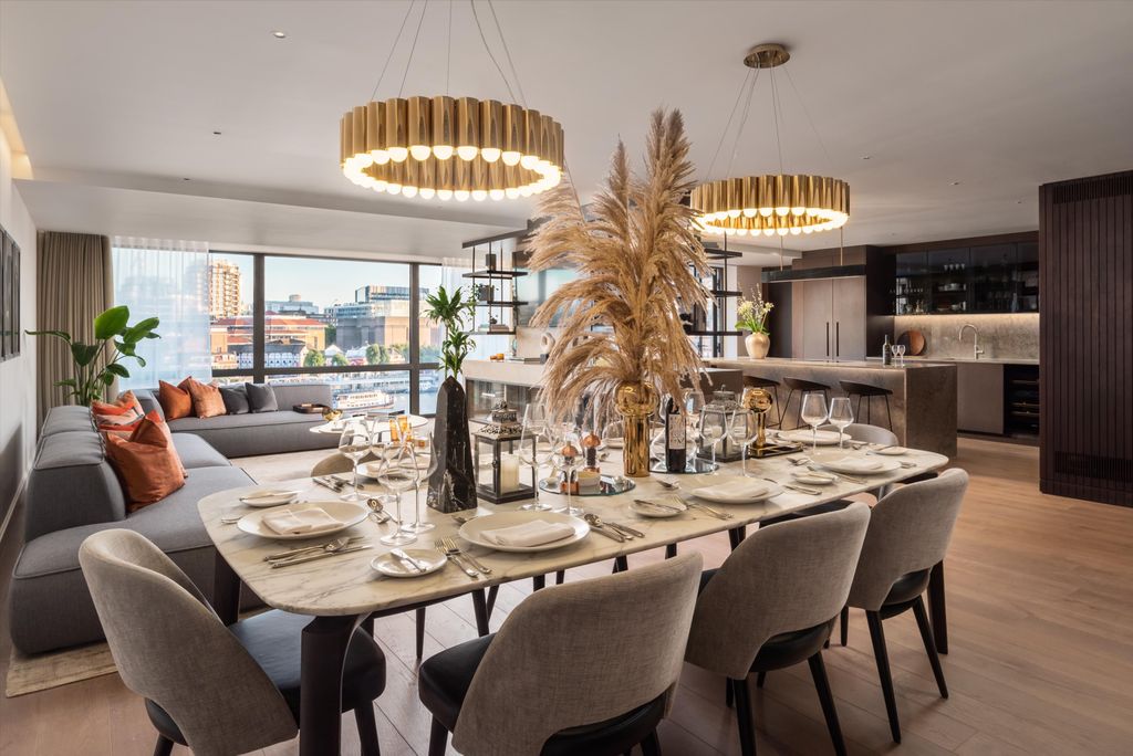 Property photo 2 of 17 Image