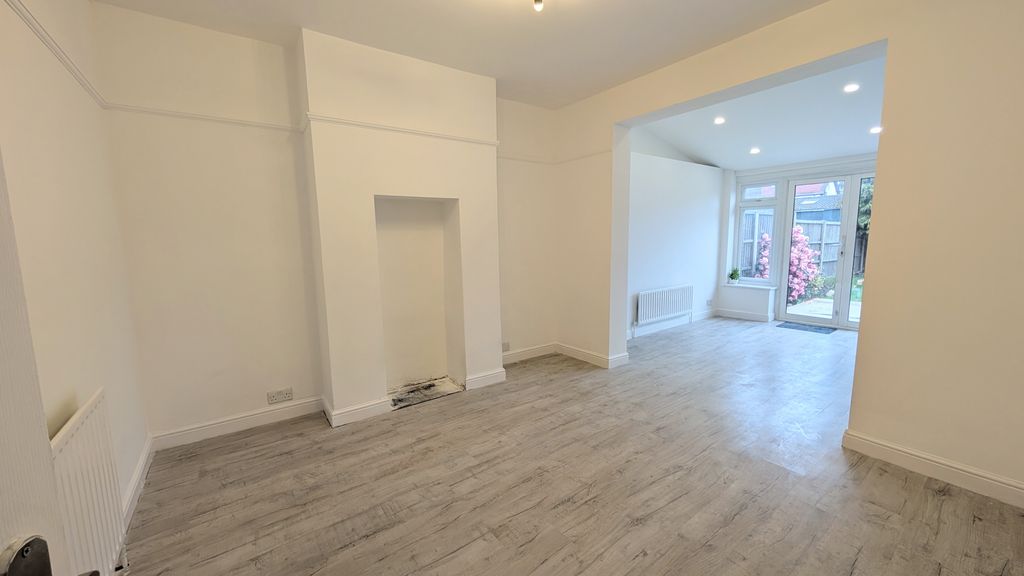 Property photo 2 of 14 Image