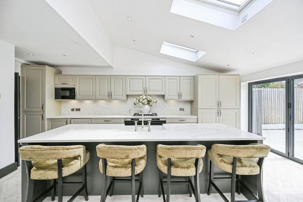 Property photo 3 of 21 Pbox-Img.Jpg
