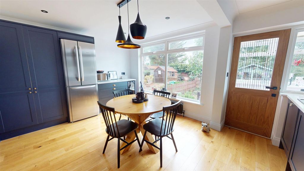 Property photo 3 of 11 Dining Kitchen
