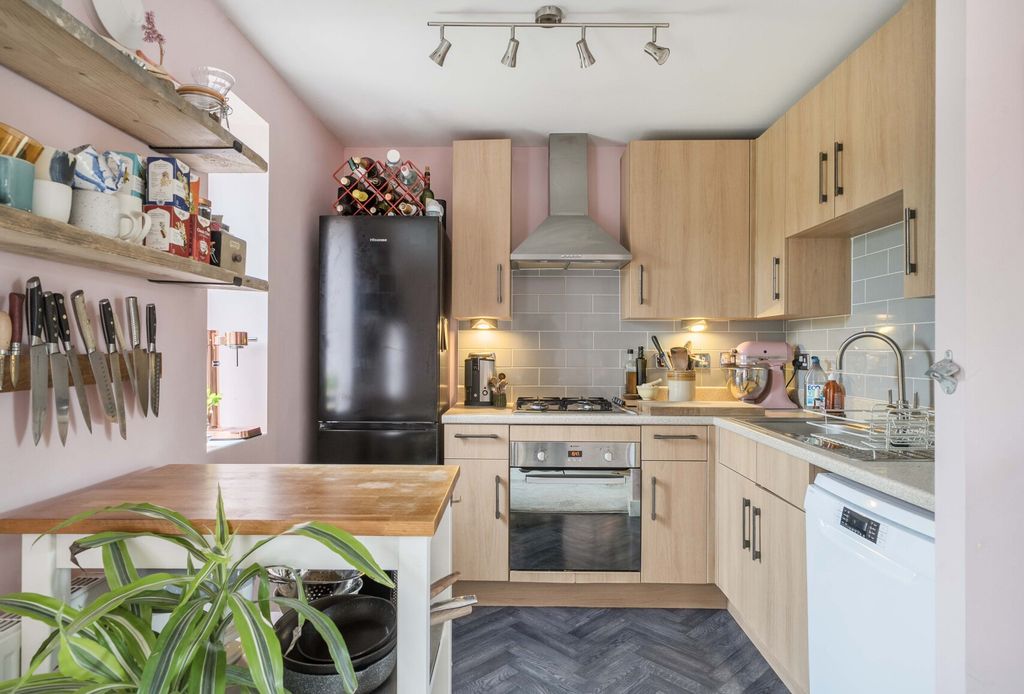 Property photo 3 of 12 1470131-5-6A23064...