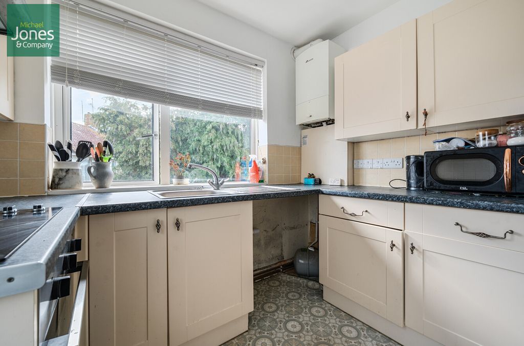 Property photo 2 of 8 Kitchen