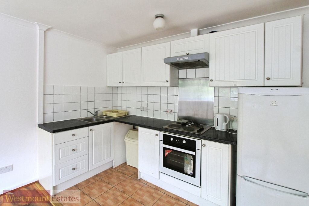 Property photo 3 of 5 Kitchen