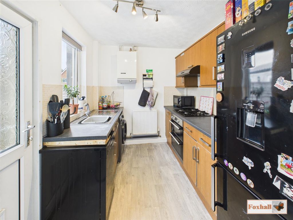Property photo 3 of 13 Kitchen