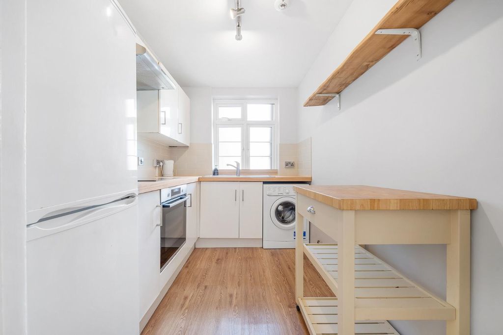 Property photo 2 of 10 Kitchen..Jpg