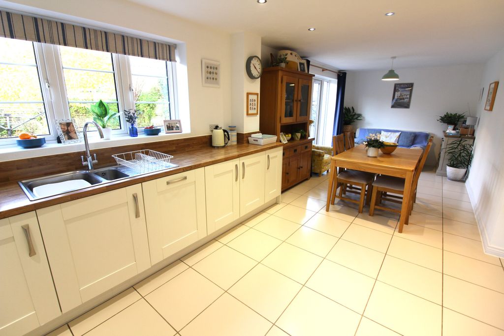 Property photo 3 of 23